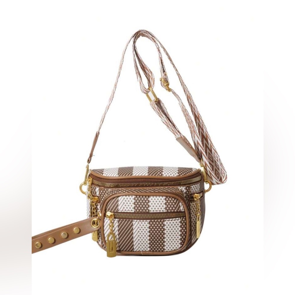New Crossbody Chest Bag - Picture 8 of 10
